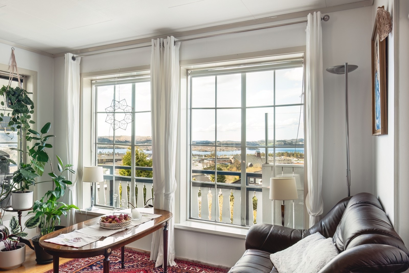 Flott utsikt fra stuevinduene Galleribilde