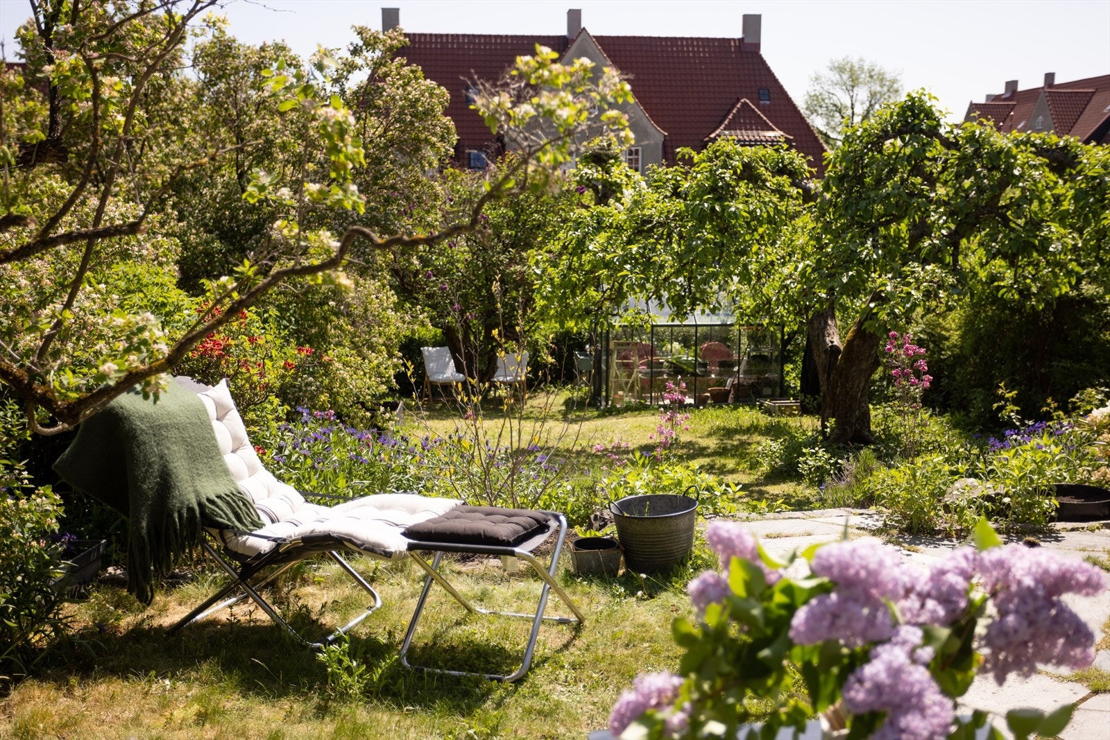 Hagen gir rom for både lek for de små og bærplukking for de som er litt større. Galleribilde
