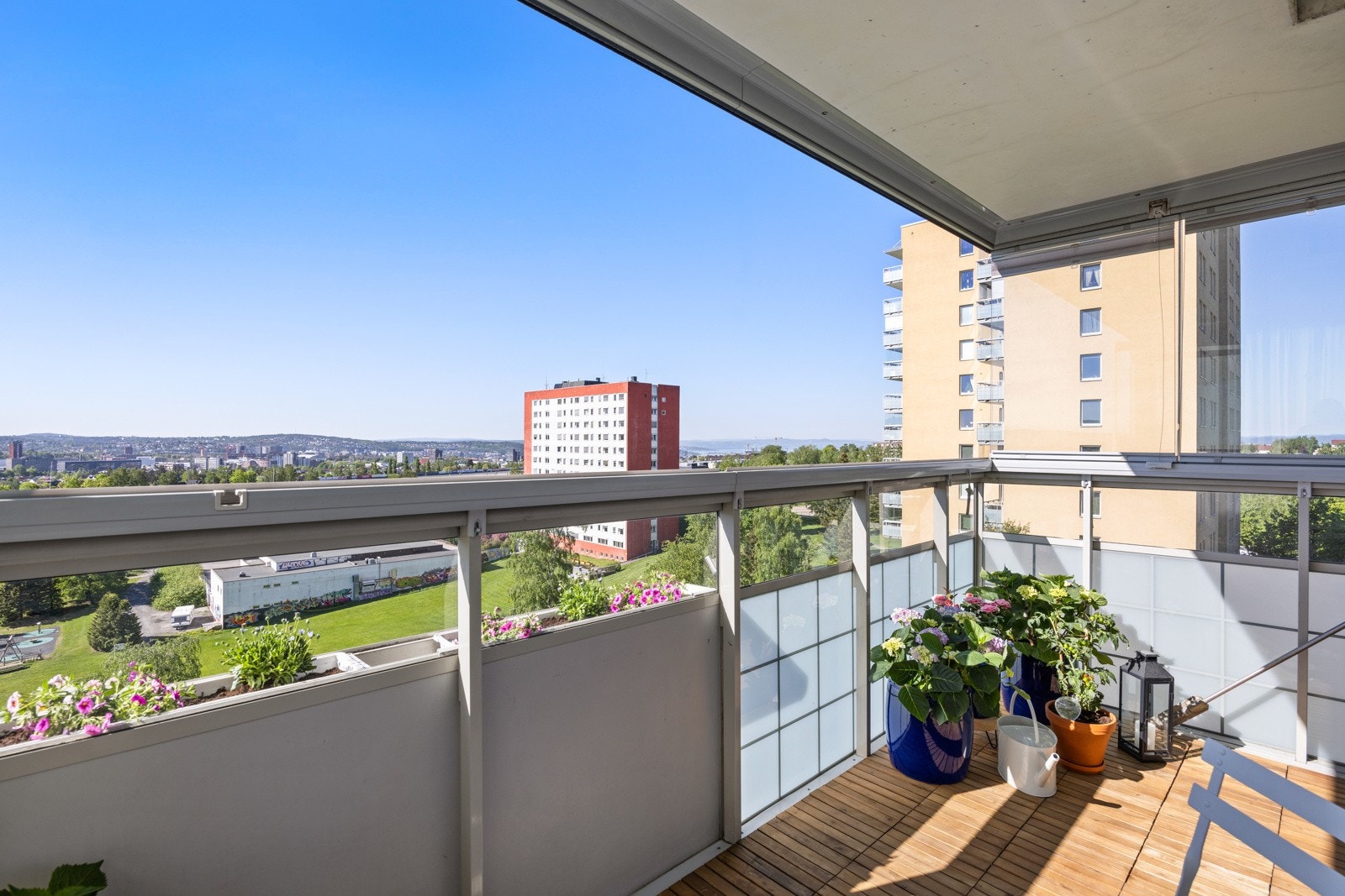 - 8 m² innglasset balkong med fantastisk utsikt mot Oslo sentrum og fjorden - Galleribilde