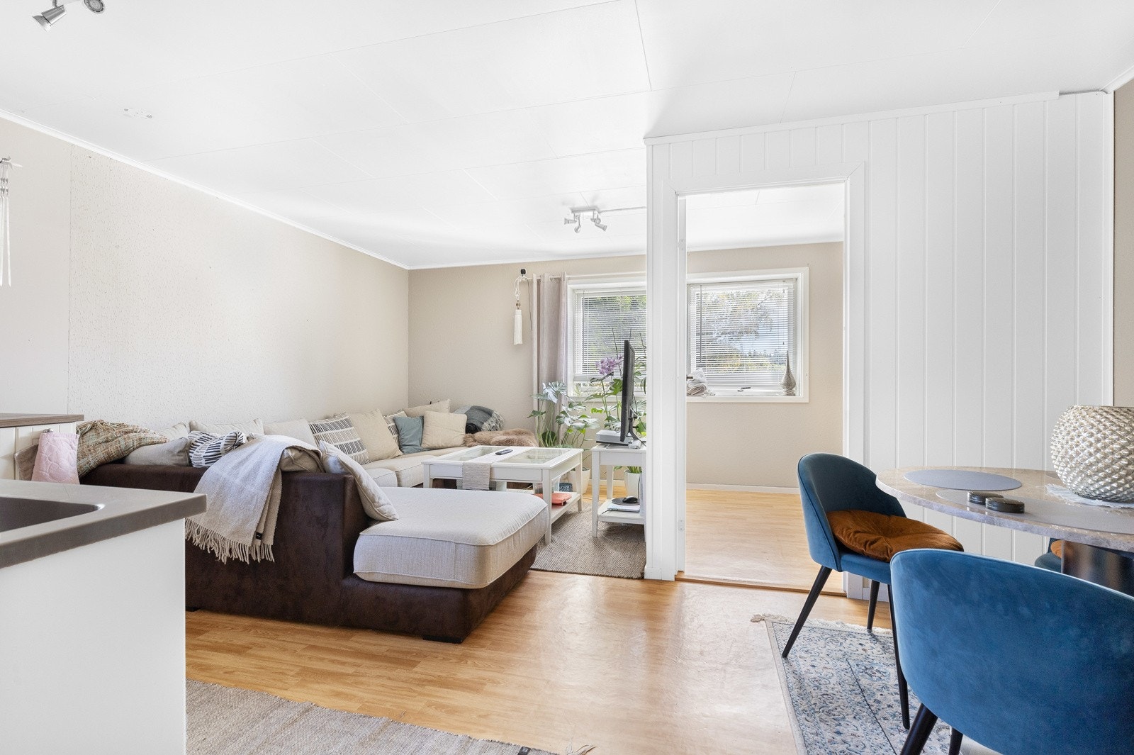 I underetasjen er innredet med kjøkken og et ekstra soverom. Dette er bruksendret. Galleribilde