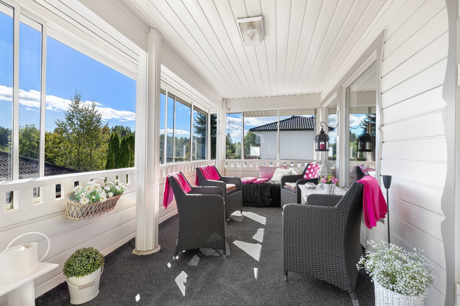 Glassene kan skyves til side, etter eget ønske. Galleribilde