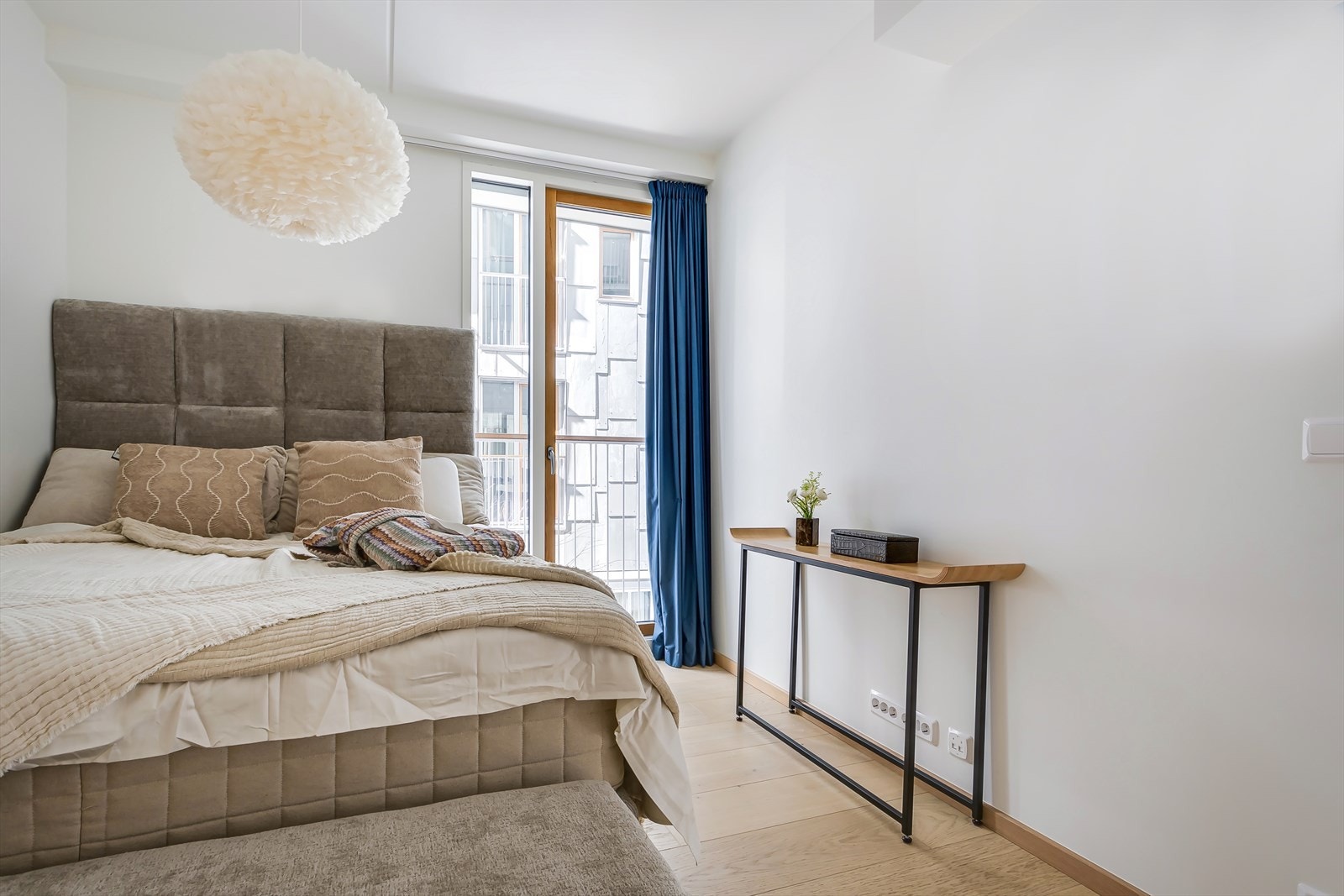 Rommet har fransk balkong, perfekt på fine sommerdager. Galleribilde