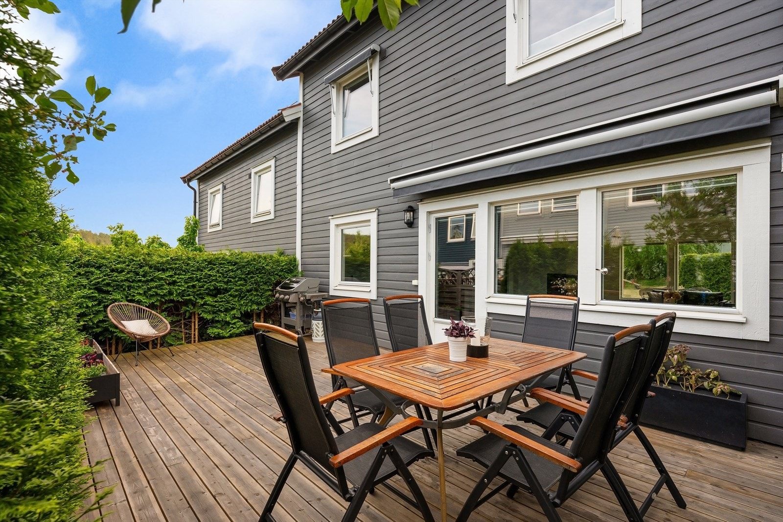 Terrassens størrelse gjør det lett å dele inn uteområde i flere soner for å skape en perfekt atmosfære. Galleribilde