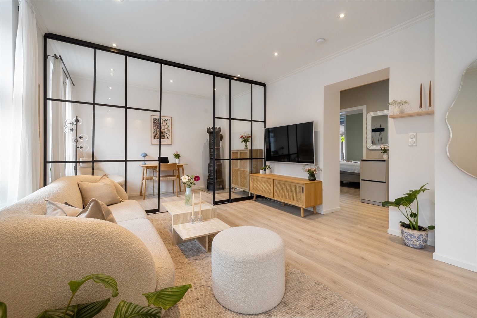 - Stuen byr på gode innredningsmuligheter - Galleribilde