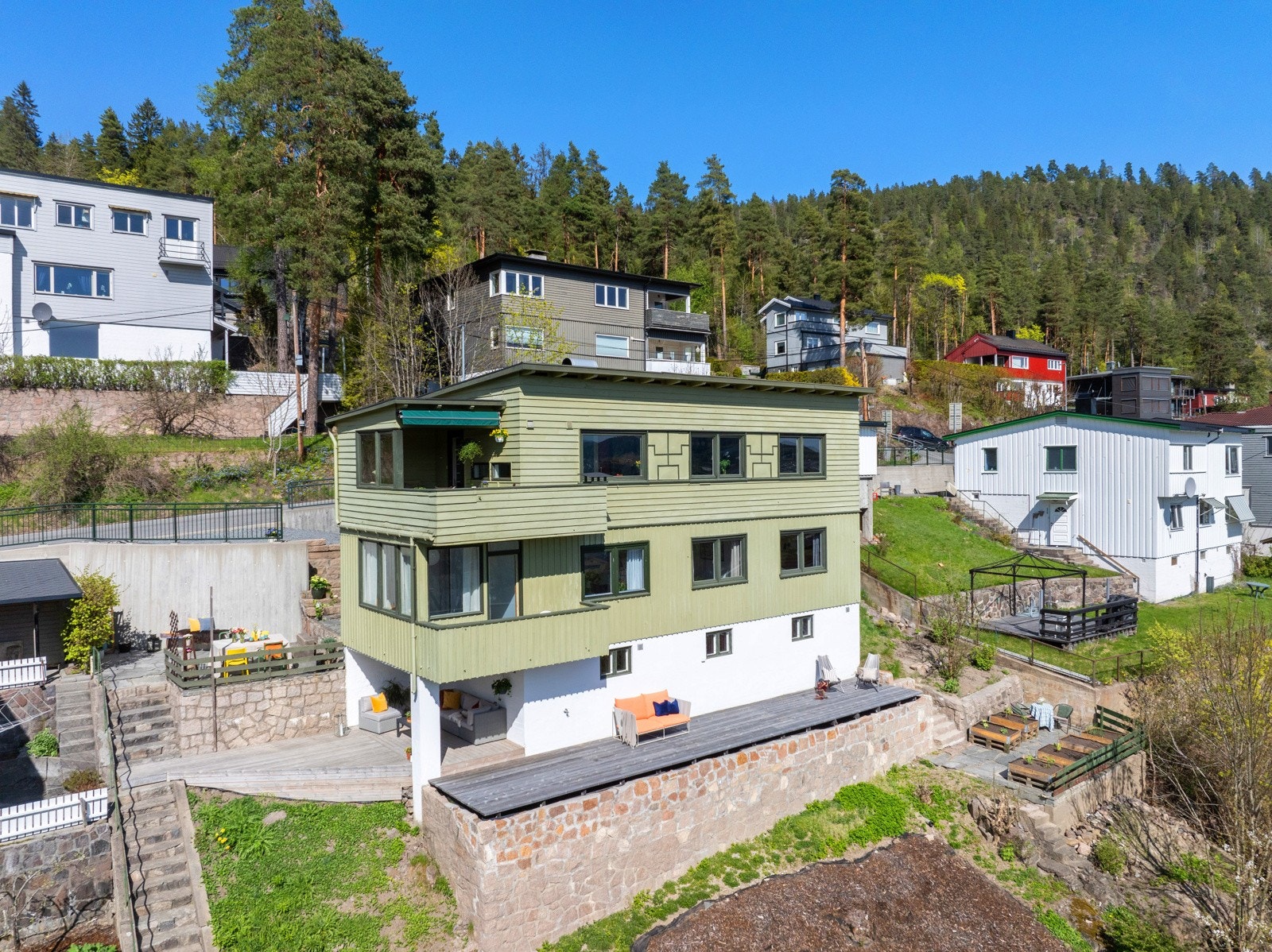 Boligen er en ikonisk funkisvilla i et attraktivt område. Galleribilde