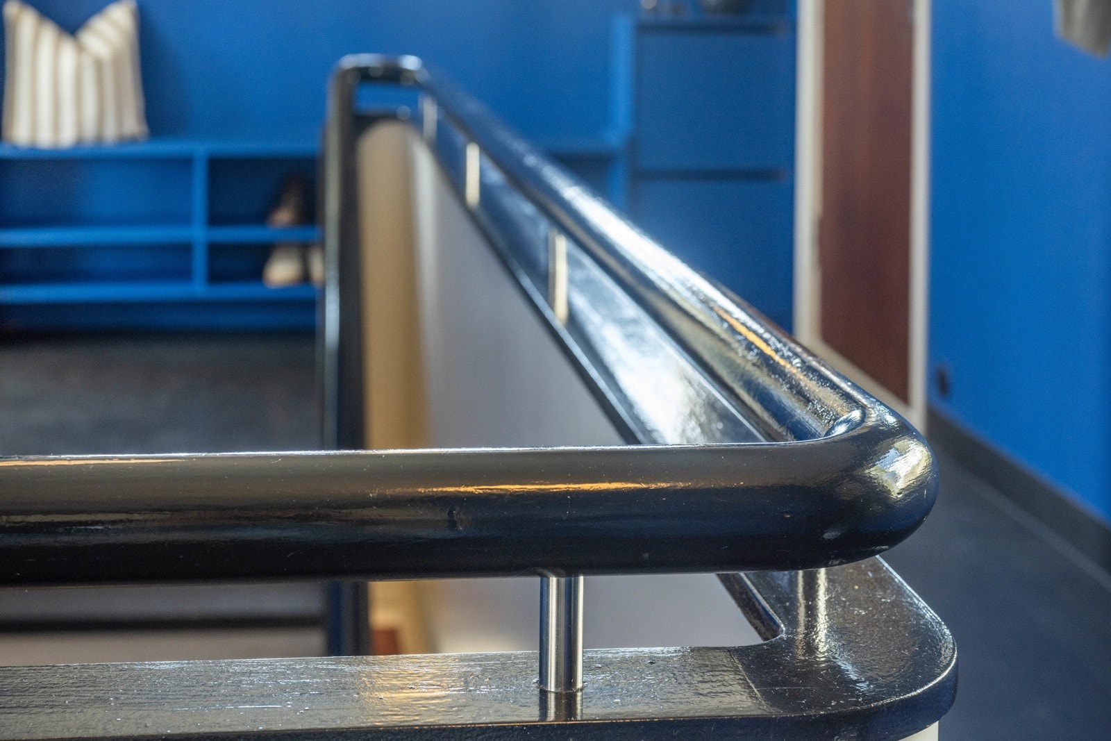 Tidsriktige detaljer er gjennomgående i boligen. Galleribilde
