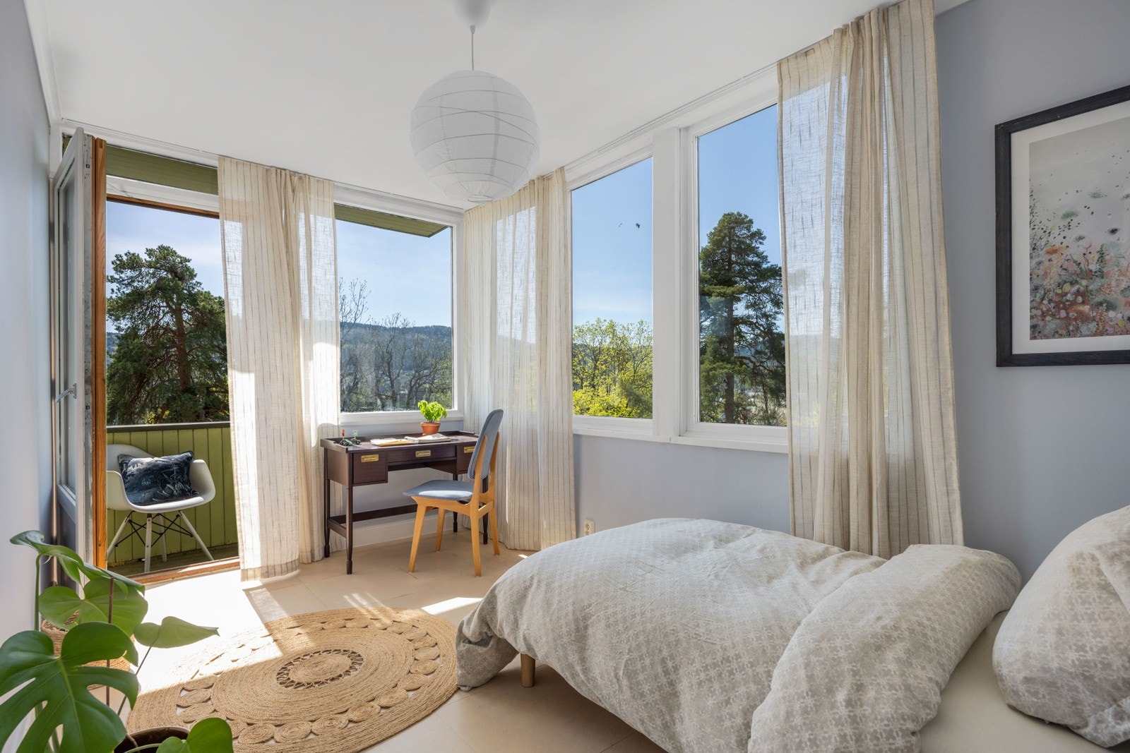 Dette rommet er opprinnelig en overbygget balkong som er bygget inn, det er ikke søkt om bruksendring og rommet er ikke godkjent for varig opphold. Galleribilde