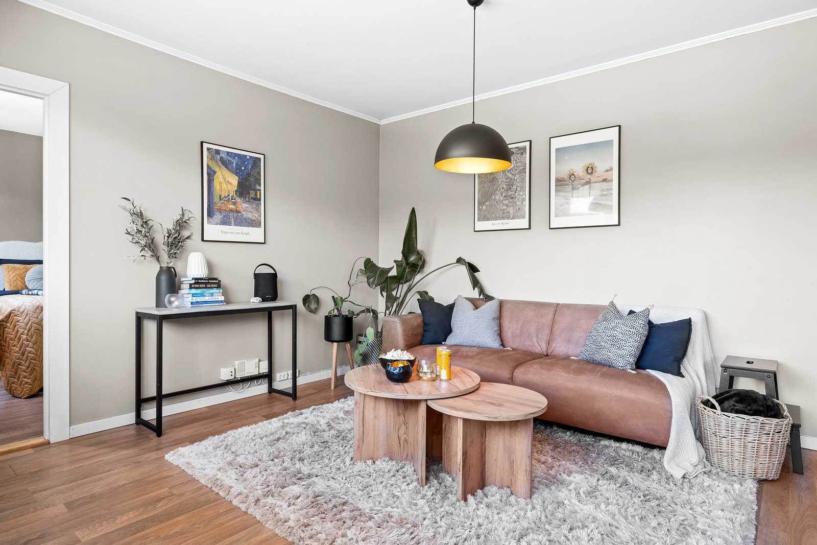 I den andre enden av stuen er det adkomst til soverommet Galleribilde