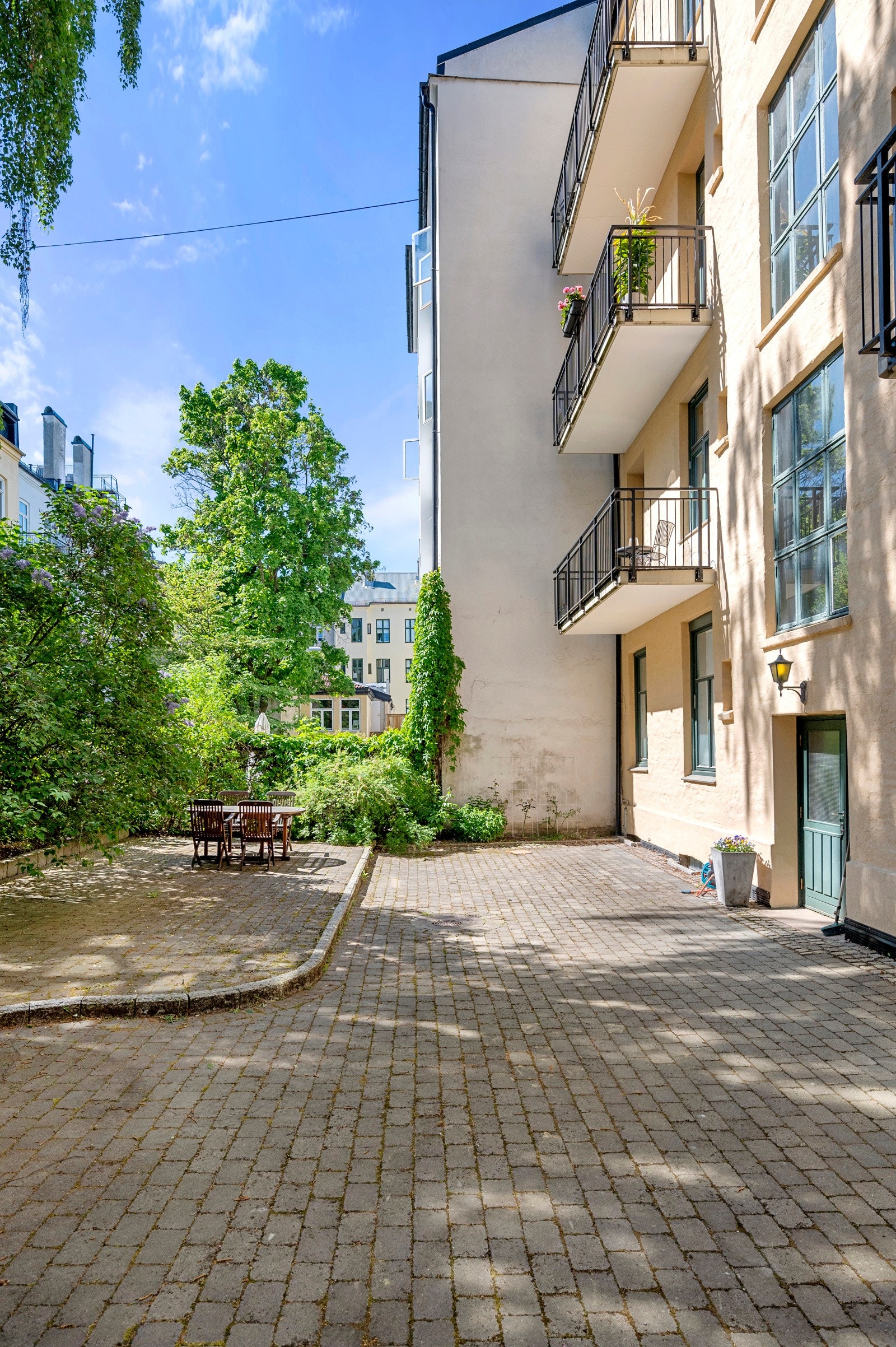 Leiligheten ligger i et meget populært, urbant og sentralt boligområde på Frogner. Galleribilde