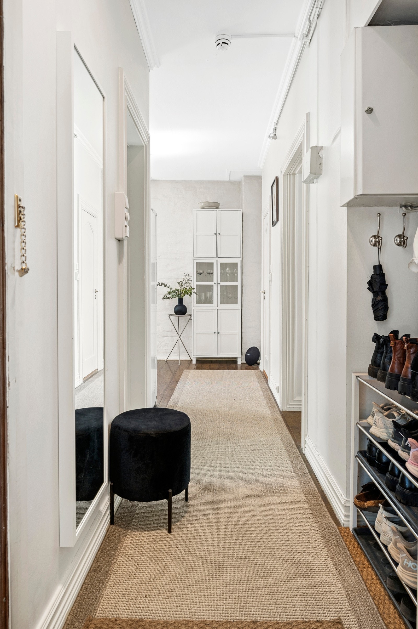 Entré med plass til oppbevaring av yttertøy og sko. Galleribilde