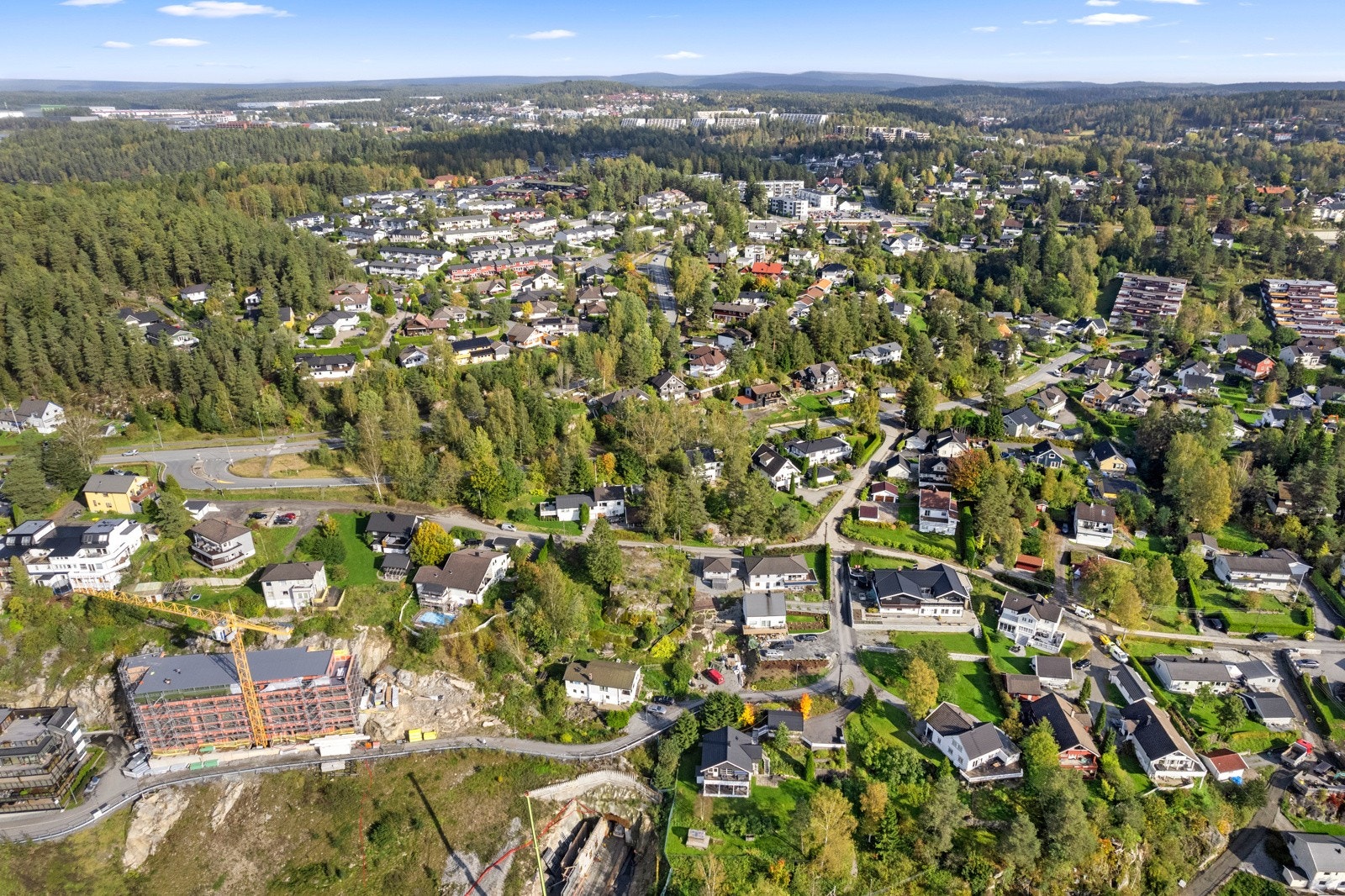 Langhusområdet har flere aktive idrettslag og spennende skogsområder med turstier, skiløyper og kulturminner. Galleribilde