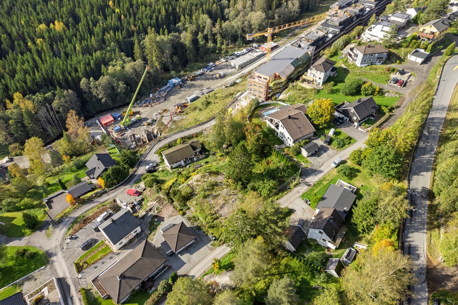 Tomtene ligger i lett skrånende terreng. Galleribilde