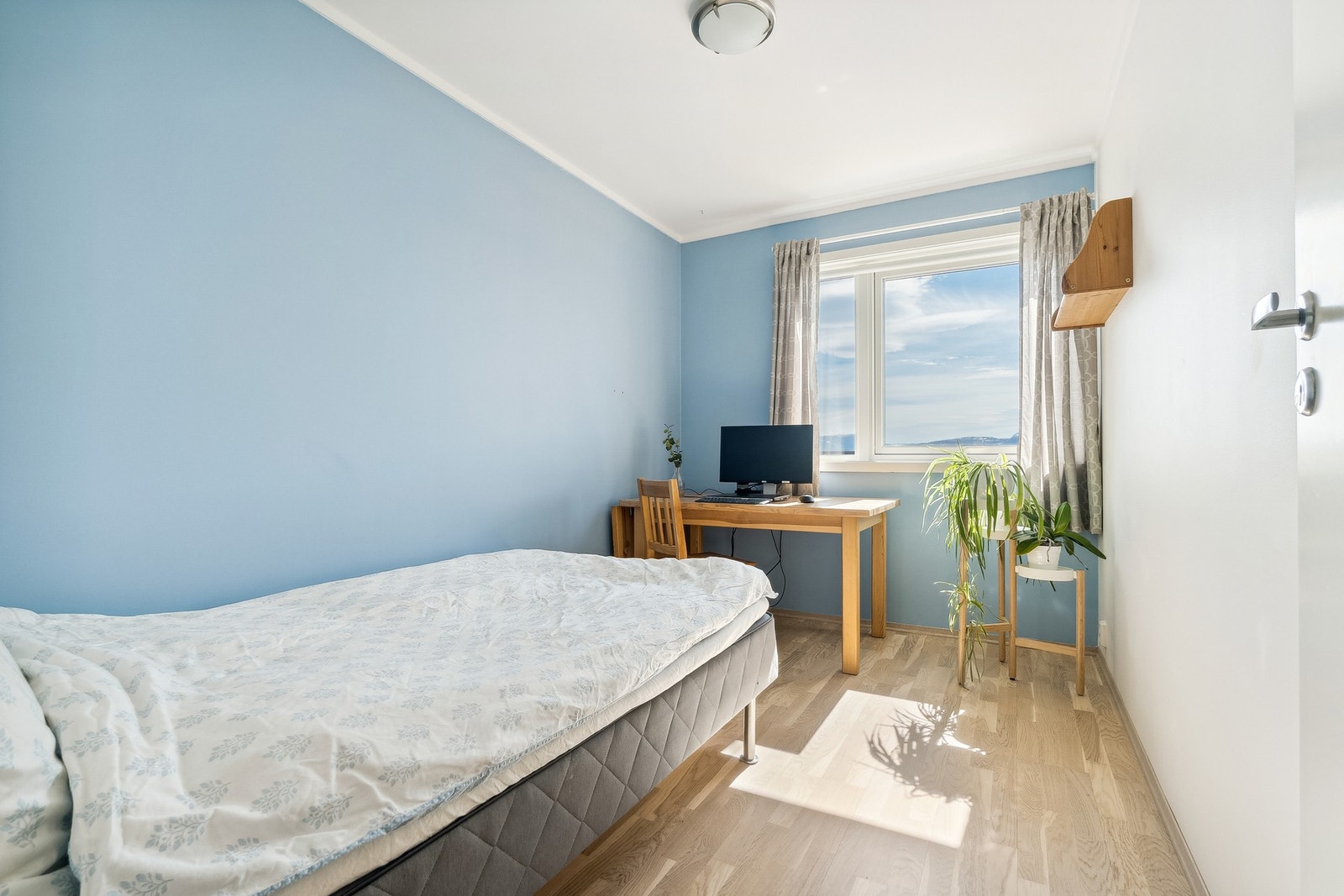 3 av soverommene er praktisk samlet i samme etasje som badet. Galleribilde