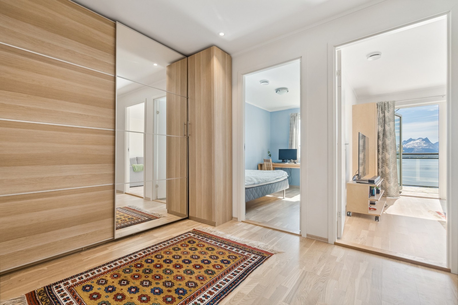 Loftsgang brukes til garderobe/oppbevaring. Galleribilde