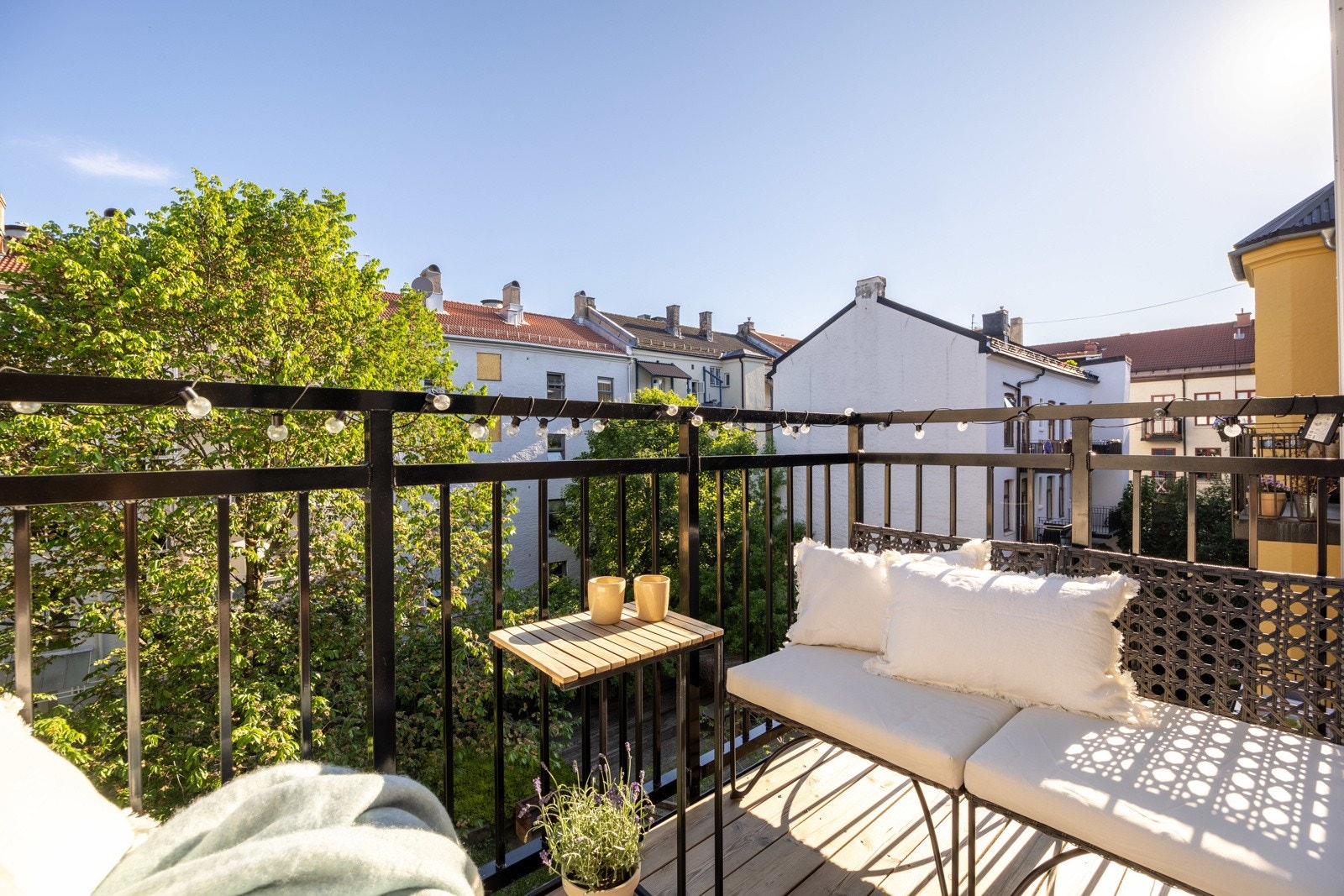 Fra kjøkkenet er det adkomst til en herlig nordvendt balkong på ca. 3 kvm. Galleribilde