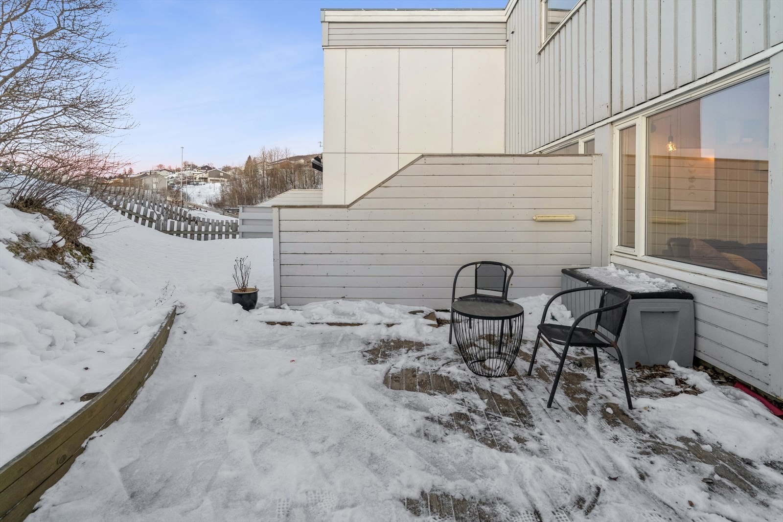 Fra stuen er det adkomst ut til en flott og godt skjermet terrasse Galleribilde