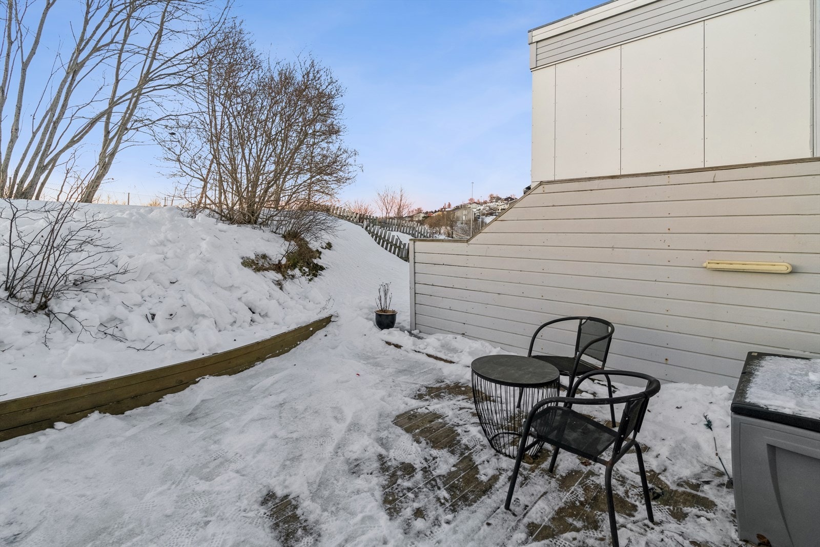 Uteområdet er vestvendt og har gode lys- og solforhold Galleribilde