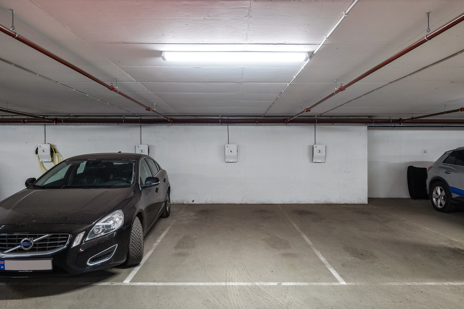 Leiligheten disponerer en garasjeplass med ladestasjon for elbil Galleribilde