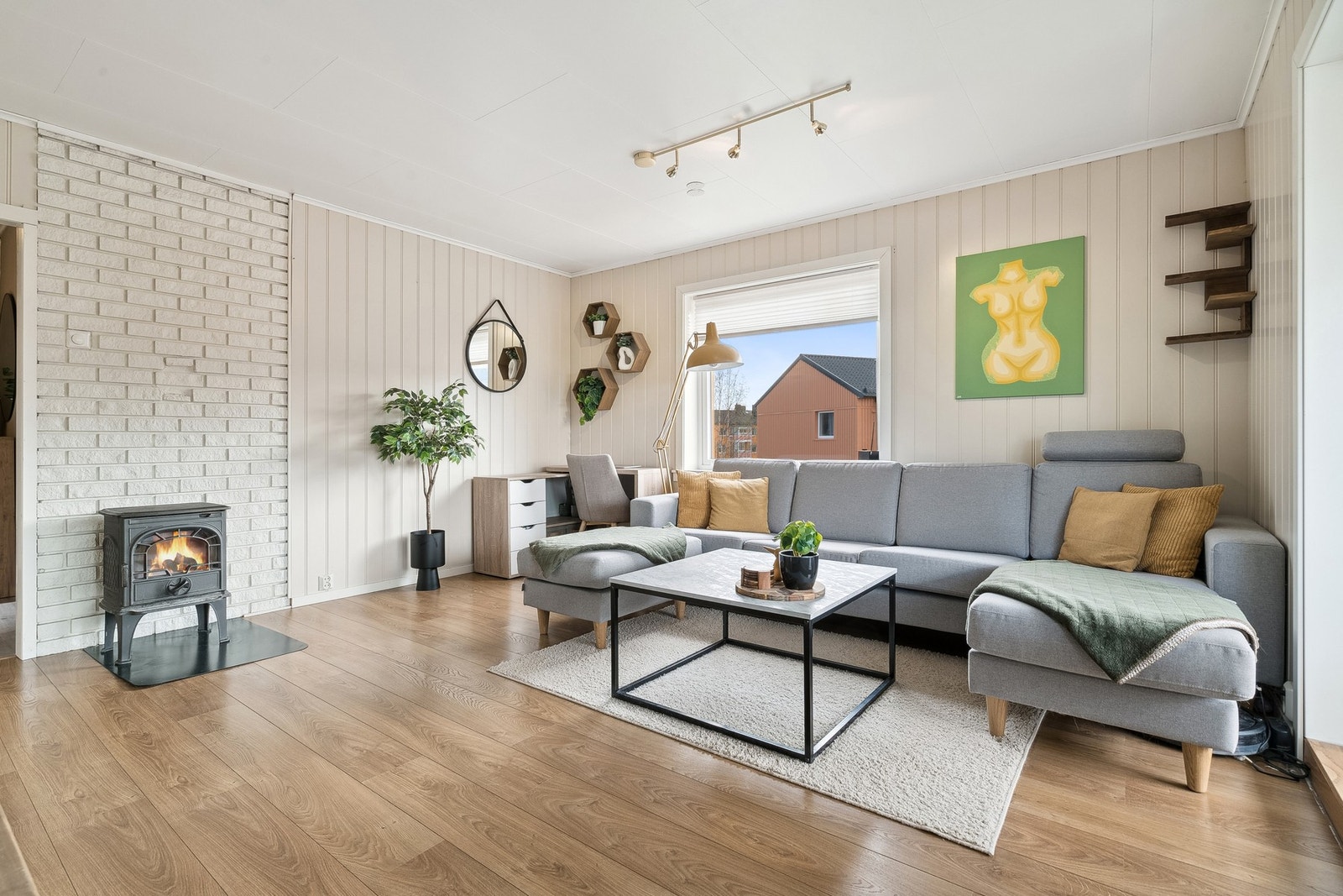 Pen og lys stue. Galleribilde