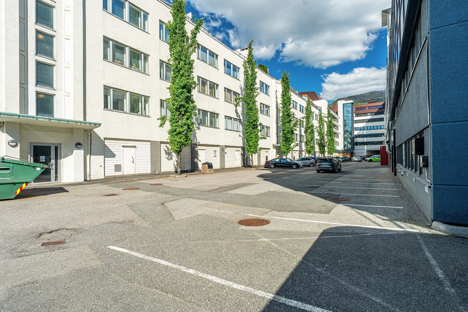 Mulighet for leie av p-plass med lading. Per tid er det ledig plass! Galleribilde