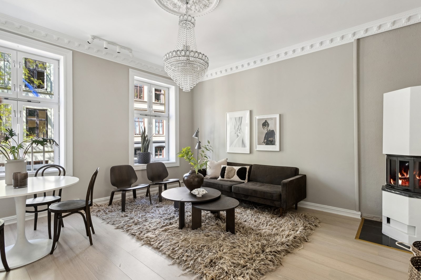 Dette er en lys og pen 2-roms leilighet i klassisk bygård med attraktiv beliggenhet. Galleribilde