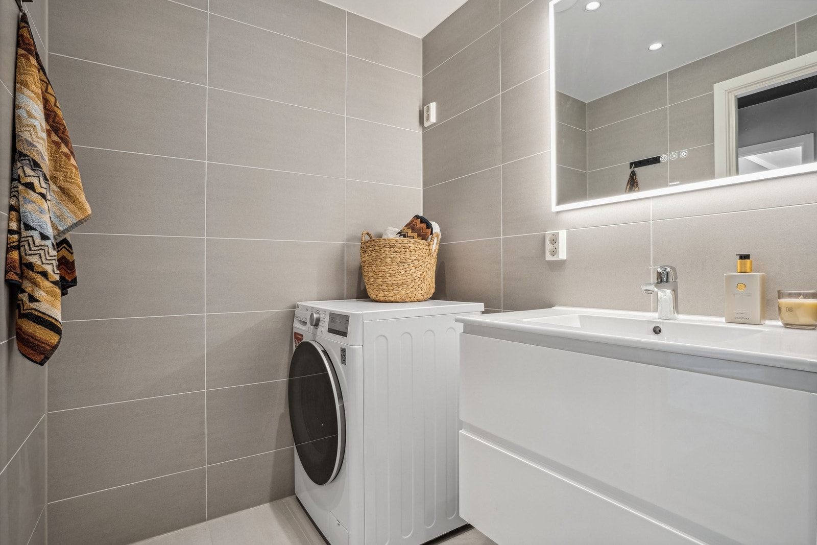 Badet har opplegg til vaskemaskin og tørketrommel Galleribilde