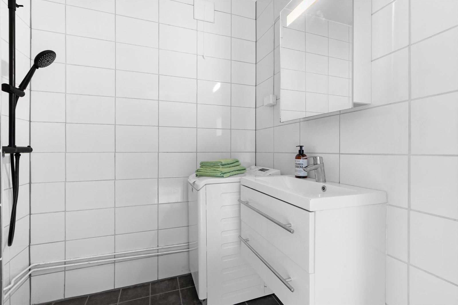 Badet ble modernisert i 2022/2024 med flis på flis. Galleribilde