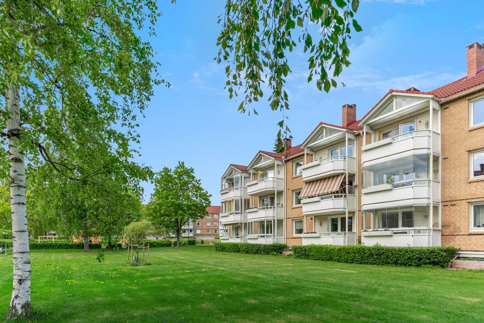 Hyggelig utsyn mot grønne omgivelser. Galleribilde