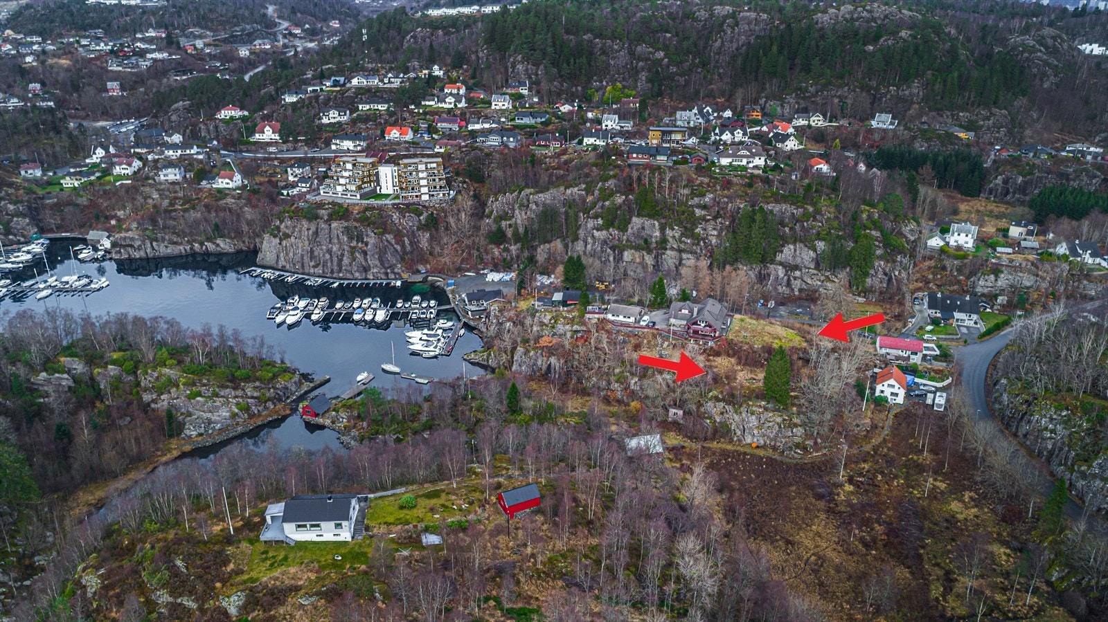 Tomten fremstår i dag som en naturtomt som må opparbeides/klargjøres før bygging/utvikling. Galleribilde