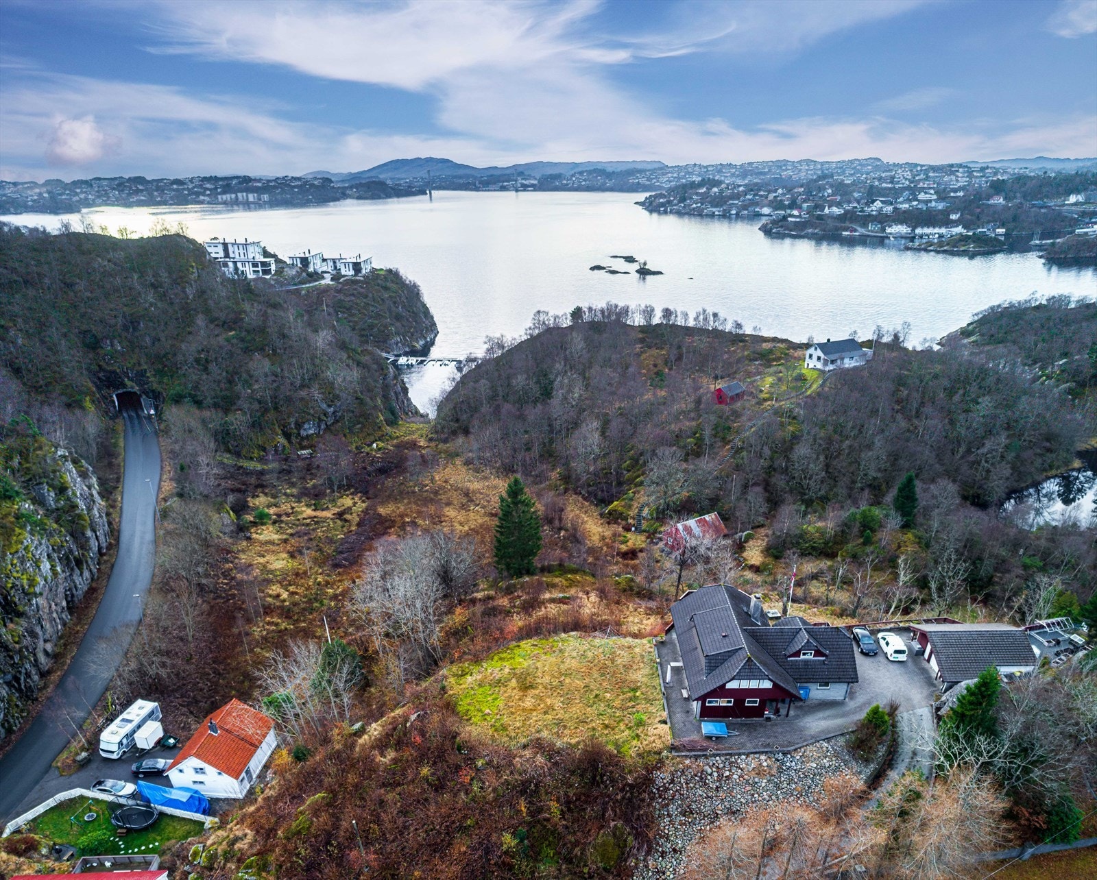 Her ligger man meget fint til i Vågen - Skarholmen på Askøy. Galleribilde