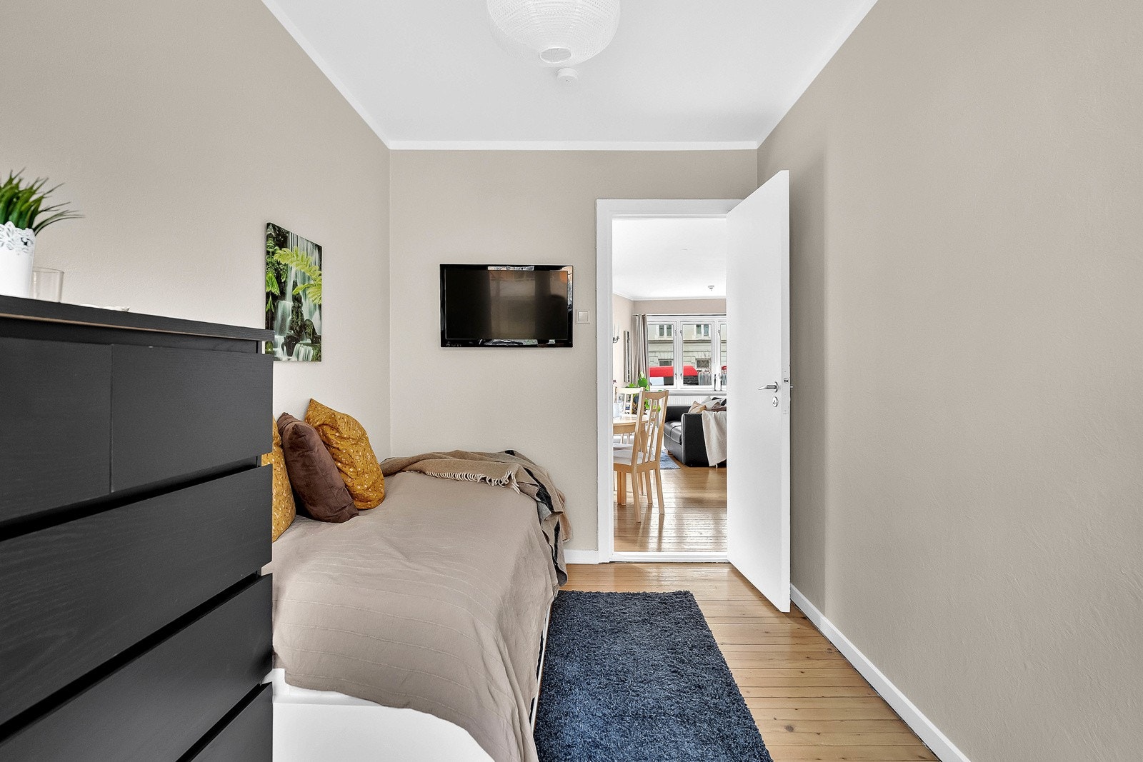 Soverommene har plass til senger og ulikt soveromsmøblement. Galleribilde