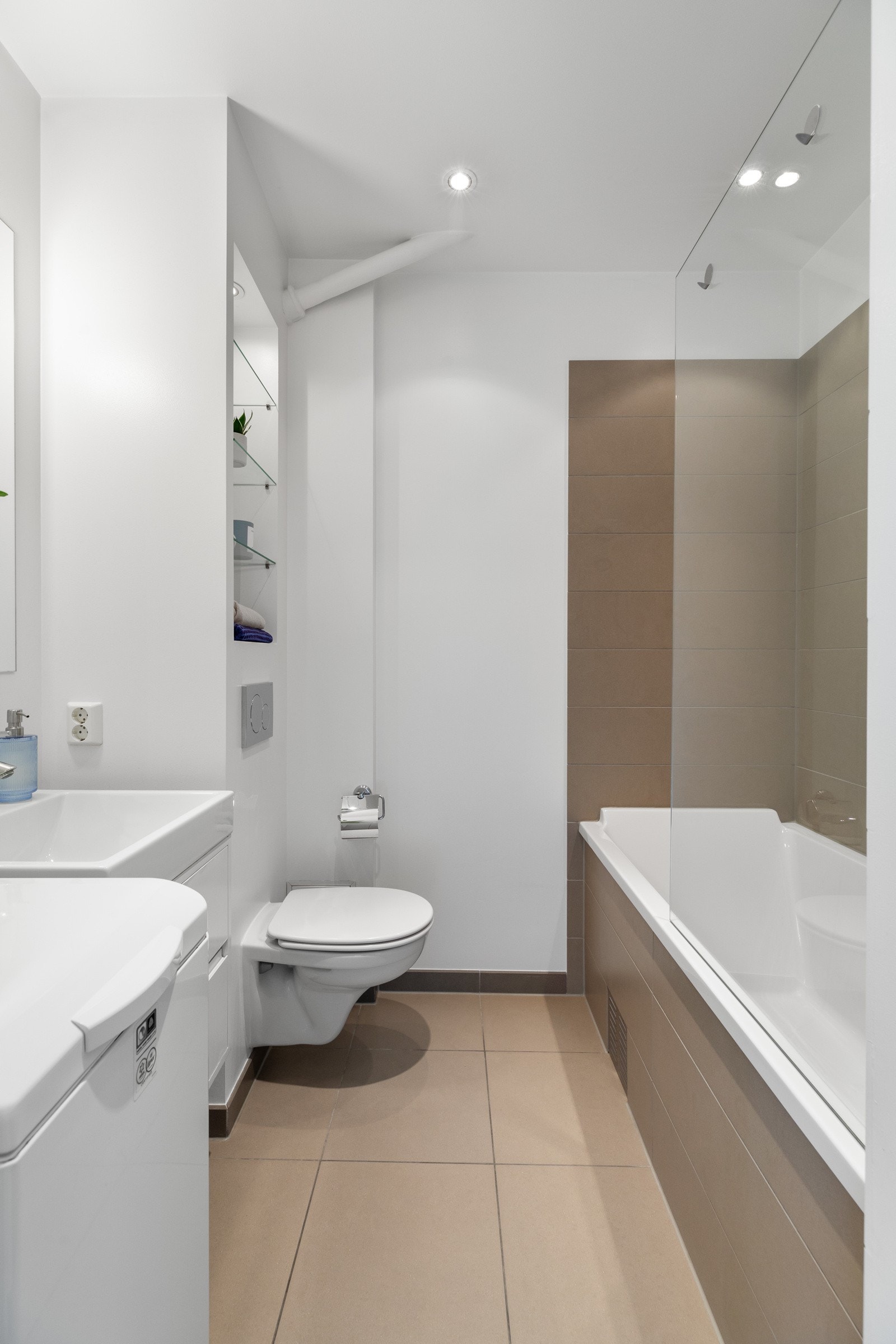 Innbydende baderom som er blitt totalrenovert i 2012 med ferdigattest Galleribilde