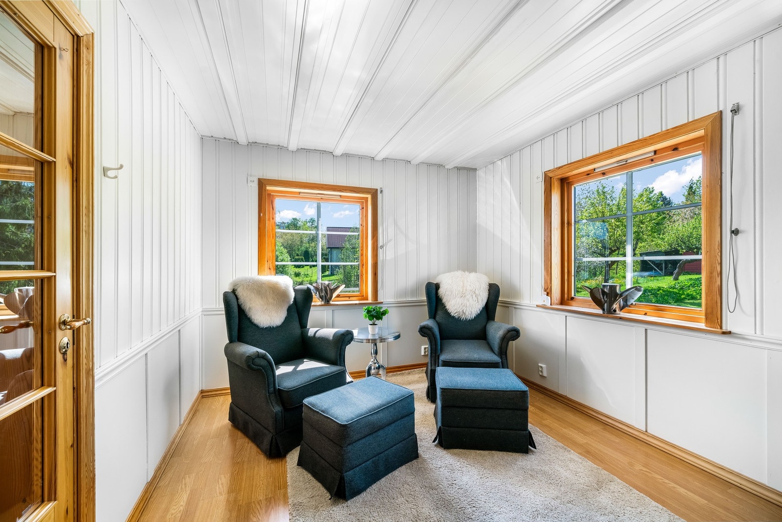 Innenfor spisestuen er det et rom, som i dag blir benyttet til TV-rom. Galleribilde