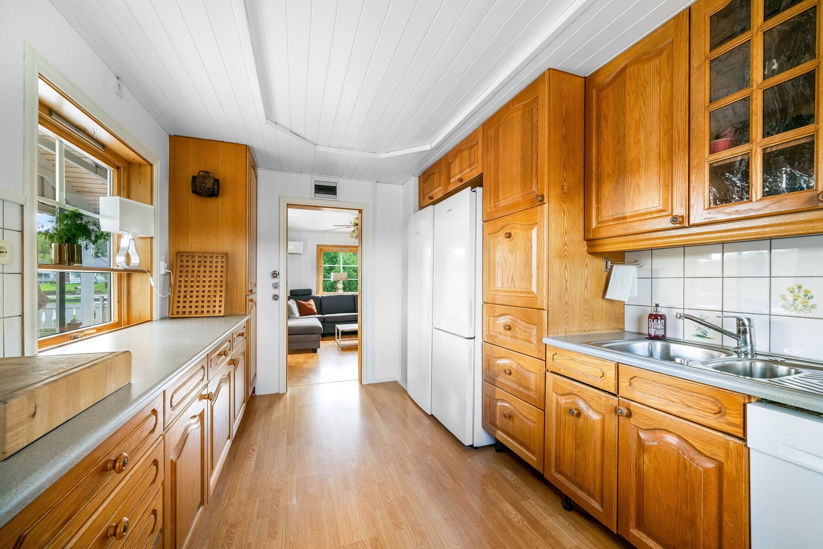 Nytt kombiskap og komfyr medfølger ved salg. Galleribilde