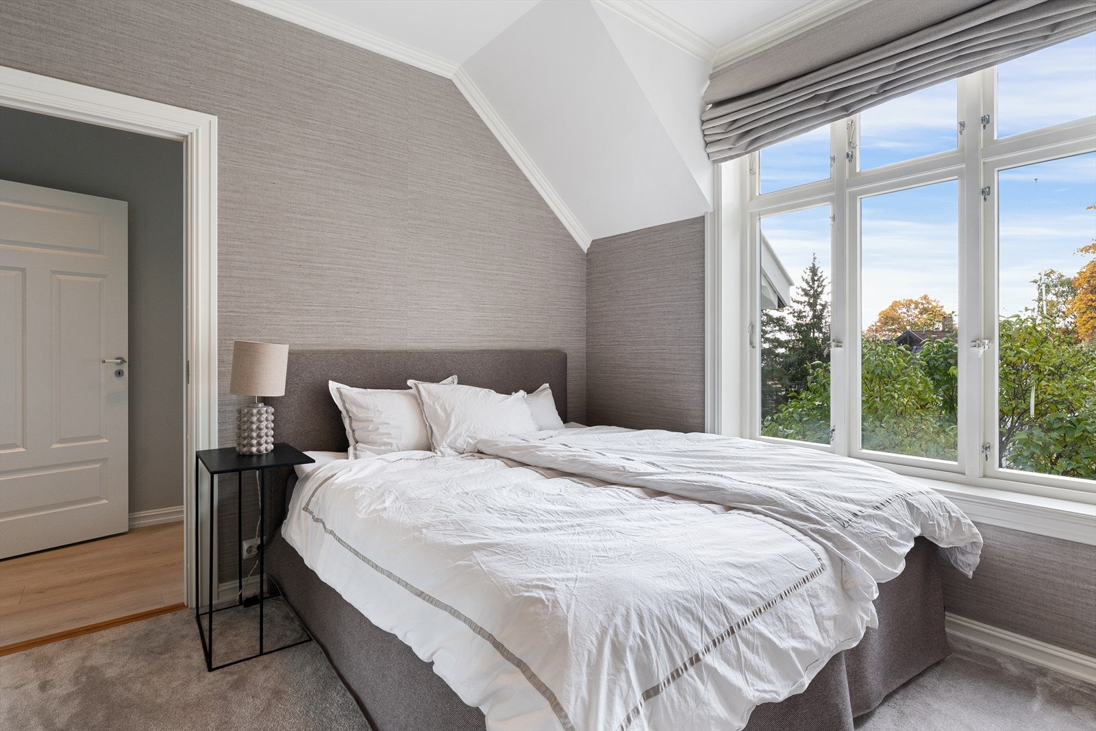 I boligens 2. etasje finner man det herlige hovedsoverommet samt soverom nr. 2 og 3. Galleribilde