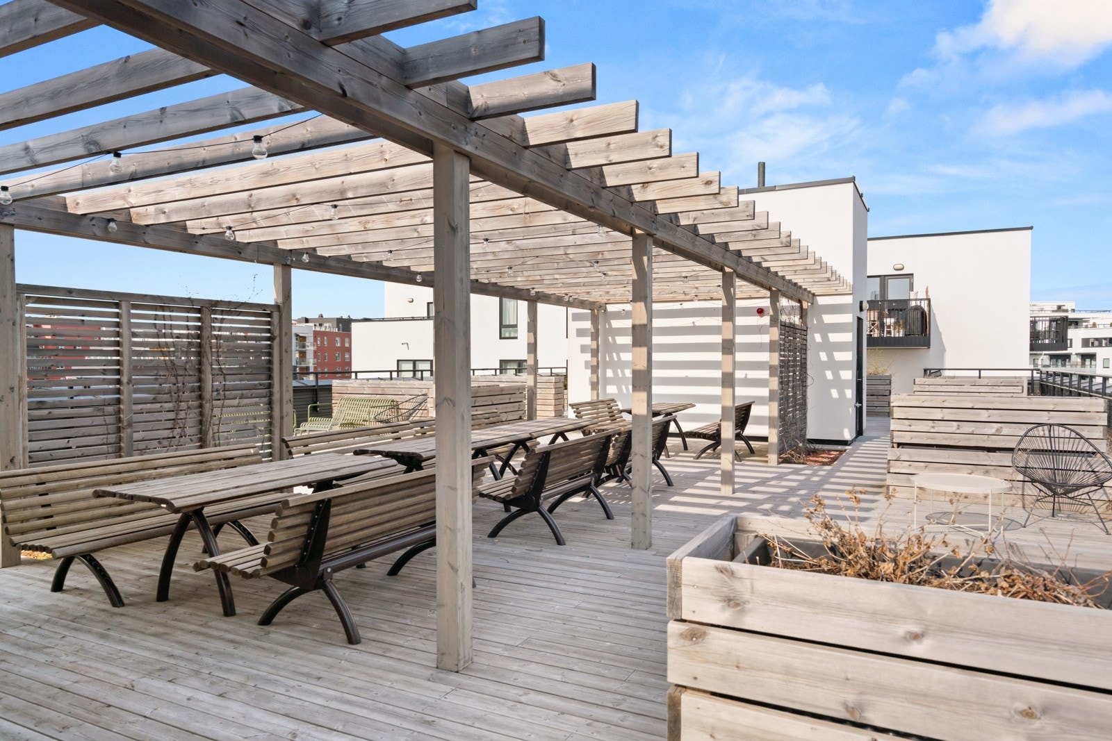 Borettslaget har en flott og stor takterrasse med flotte utsikts- og solforhold. Galleribilde