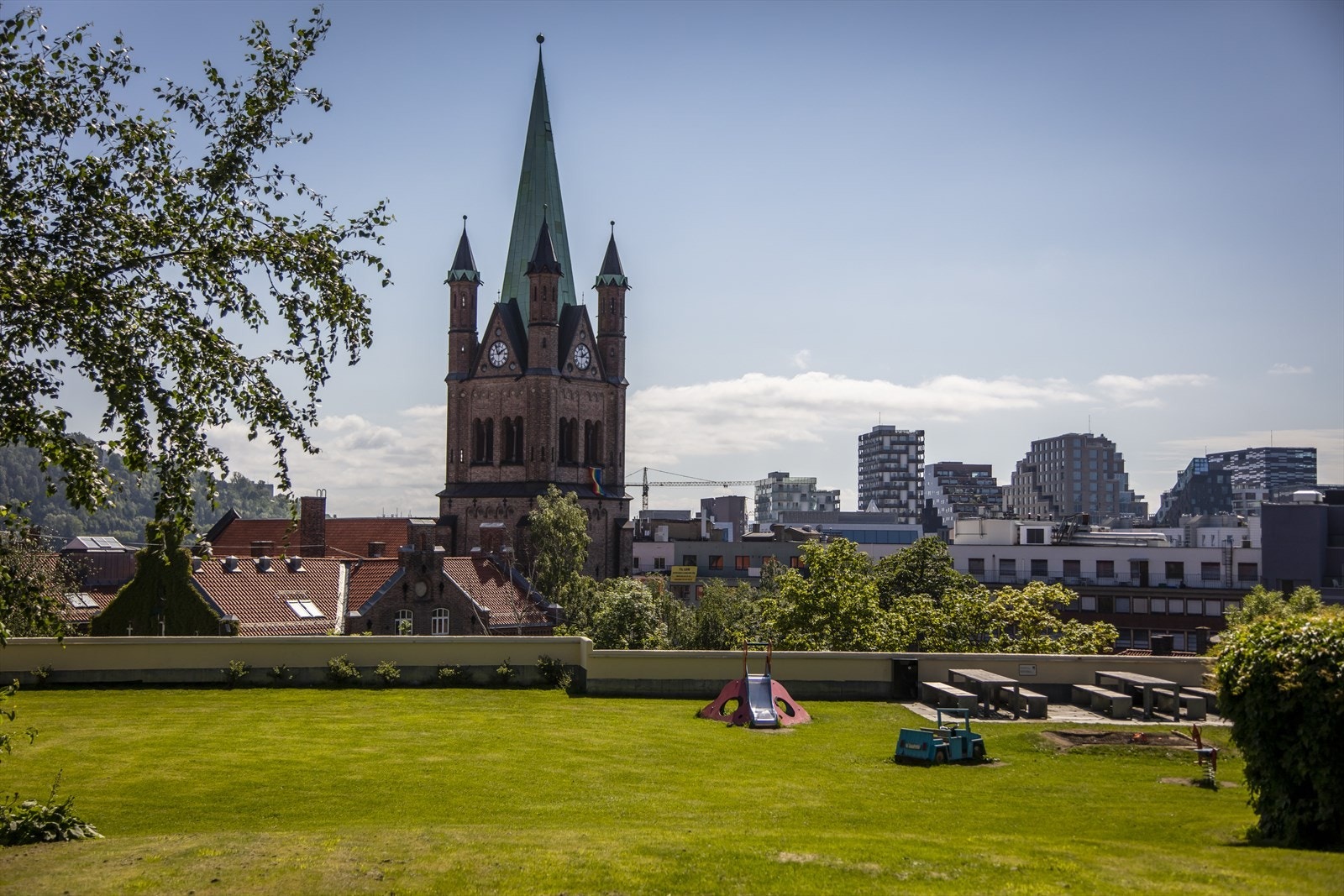 Umiddelbar nærhet til alt fra parker som Klosterenga og Botsparken, til badeplasser ved sjøen Galleribilde