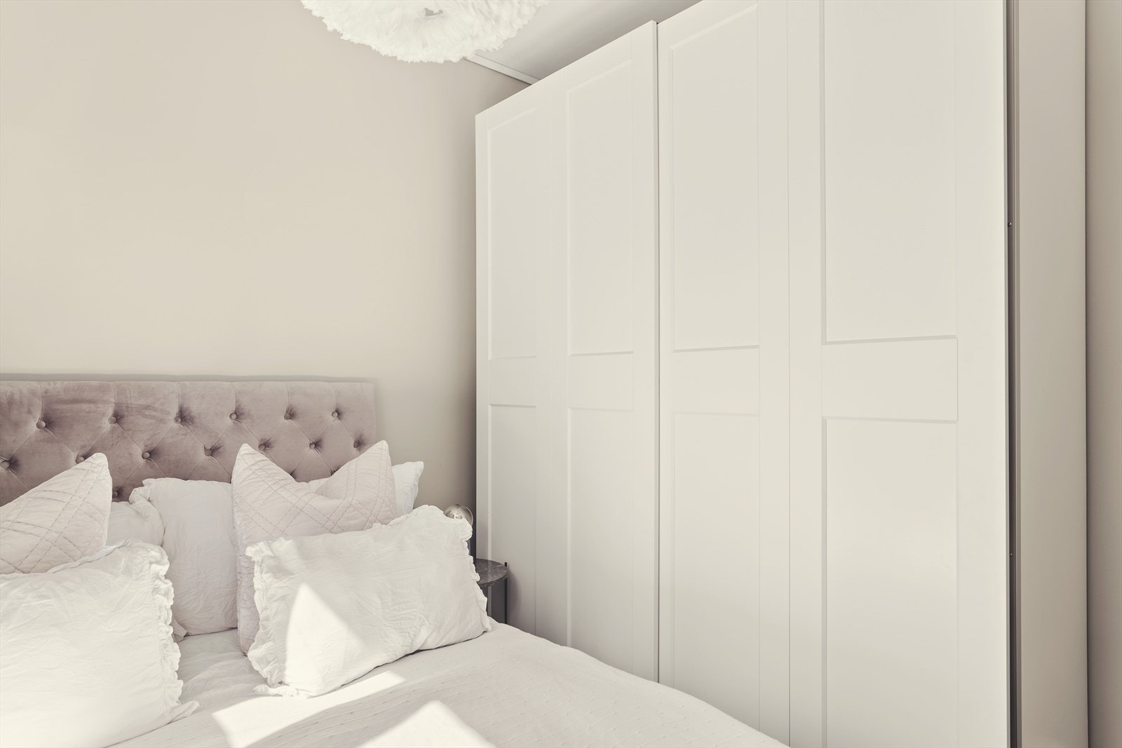 Garderobeløsning med gode oppbevaringsmuligheter Galleribilde