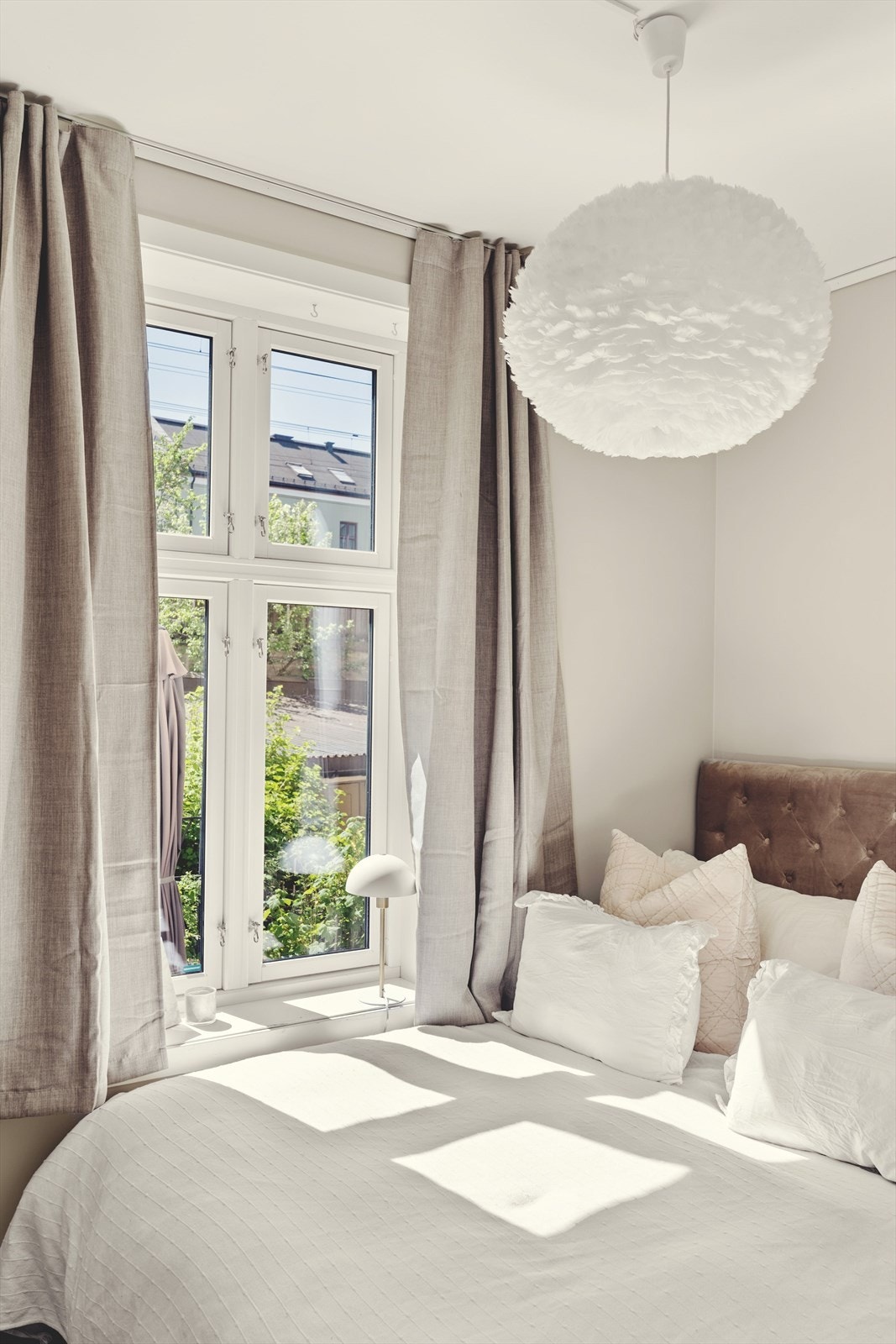 Vendt inn mot bakgård Galleribilde