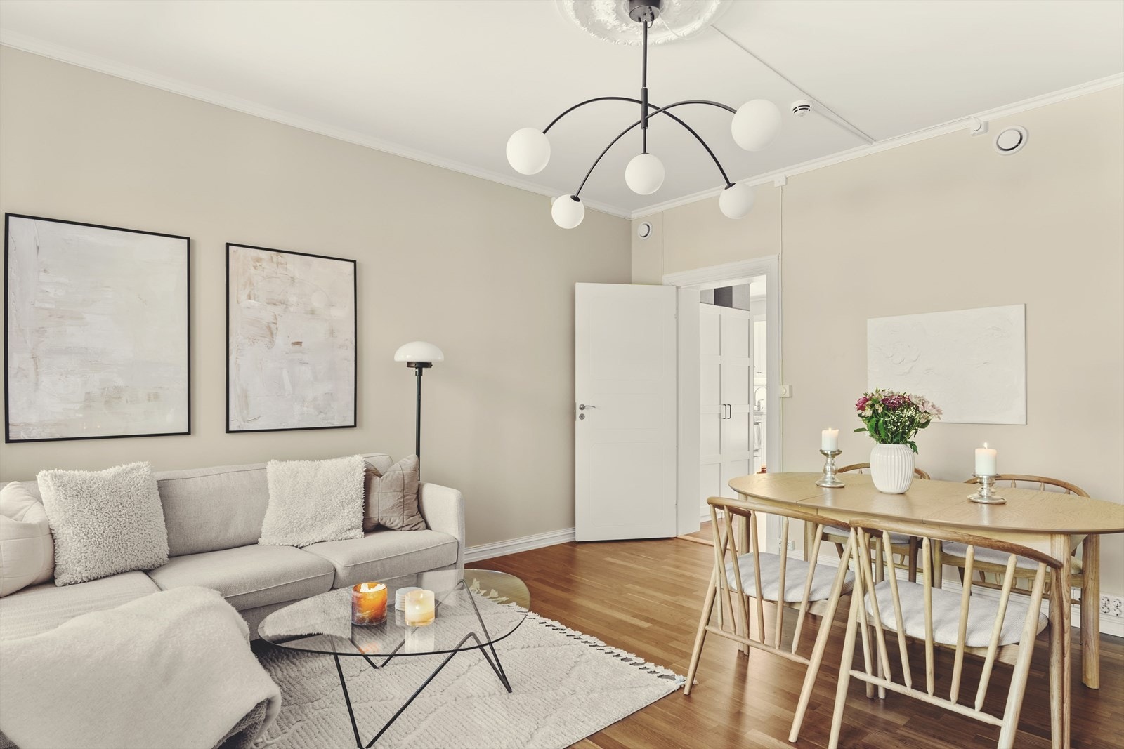 I stuen er det mulighet for å sette inn peis og koble seg opp mot eksisterende pipeløp Galleribilde