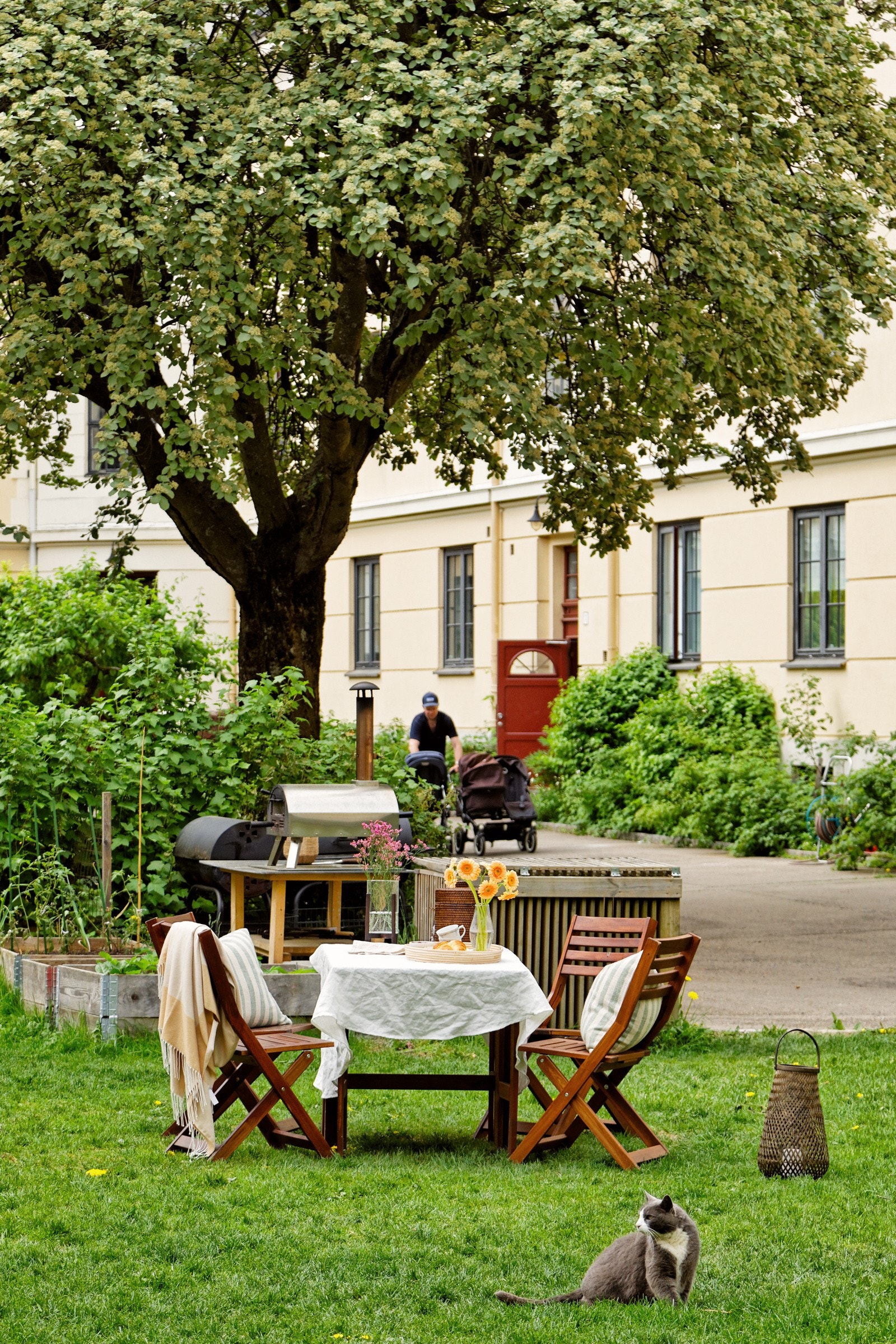 Hagen gir en liten følelse av "privat park" i nær tilknytning. Det er også 2 griller og en vedfyrt pizzaovn til disposisjon for borettslaget andelseiere Galleribilde
