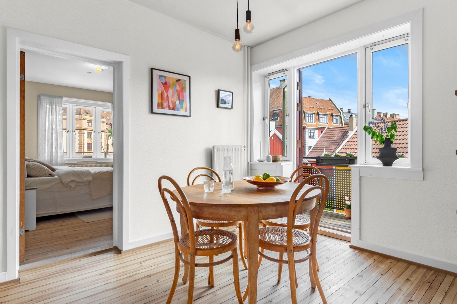 Plass til spisebord i stuen. Galleribilde