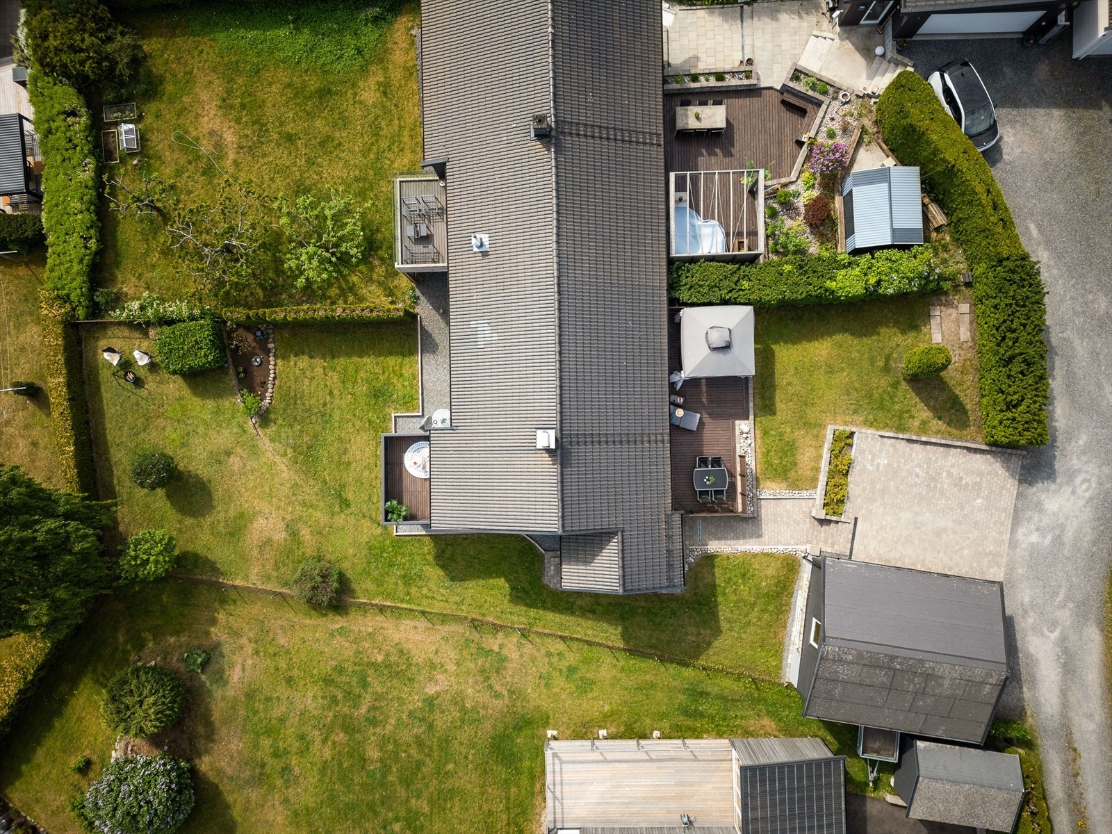 Pent opparbeidet tomt med gode solforhold Galleribilde