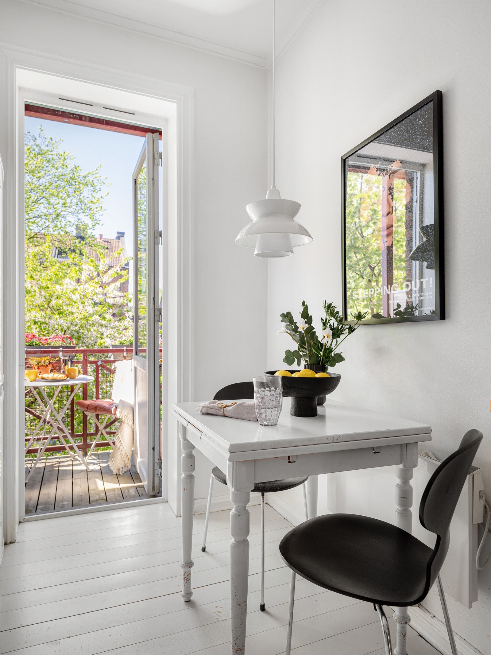 På kjøkkenet er det plass til et hyggelig spisebord. Galleribilde