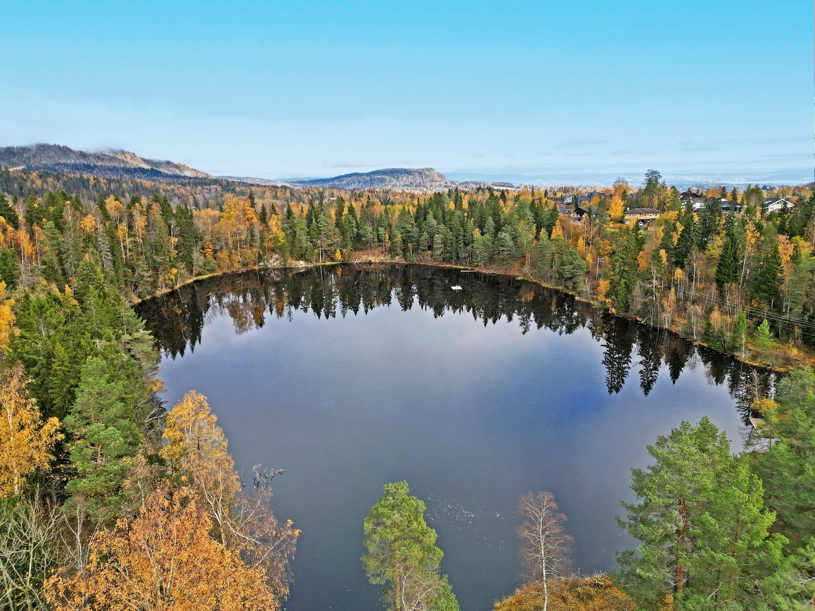 Det er flere flotte bade- og fiskevann i nærheten. Galleribilde