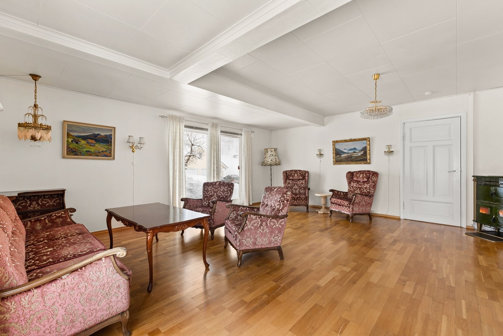 Det er god plass til sofamøblement med mer. Galleribilde