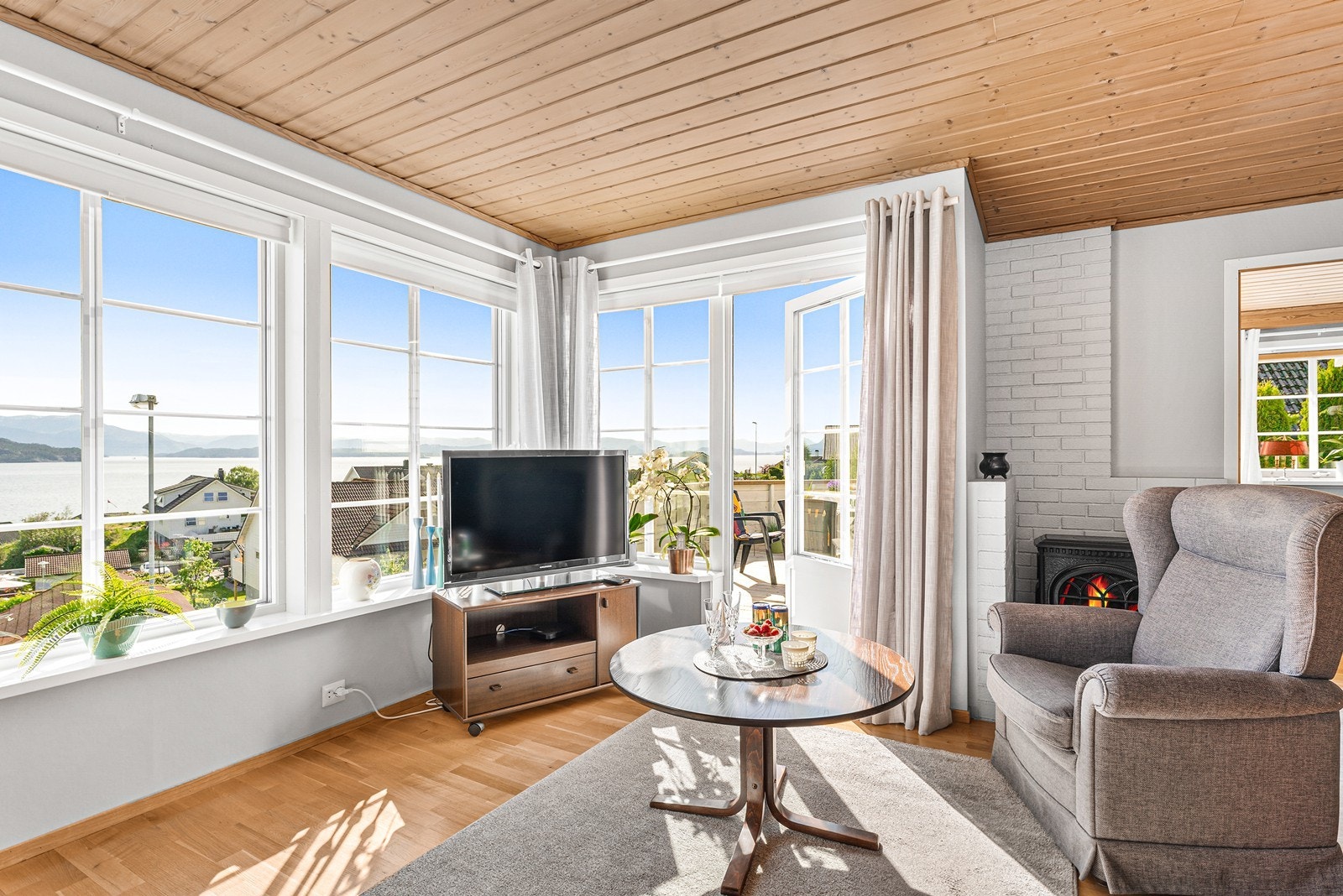 Eneboligen stod ferdig bygget i 1986 og fremstår som godt vedlikeholdt og er jevnlig blitt oppgradert på overflater innvendig og utvendig. Galleribilde