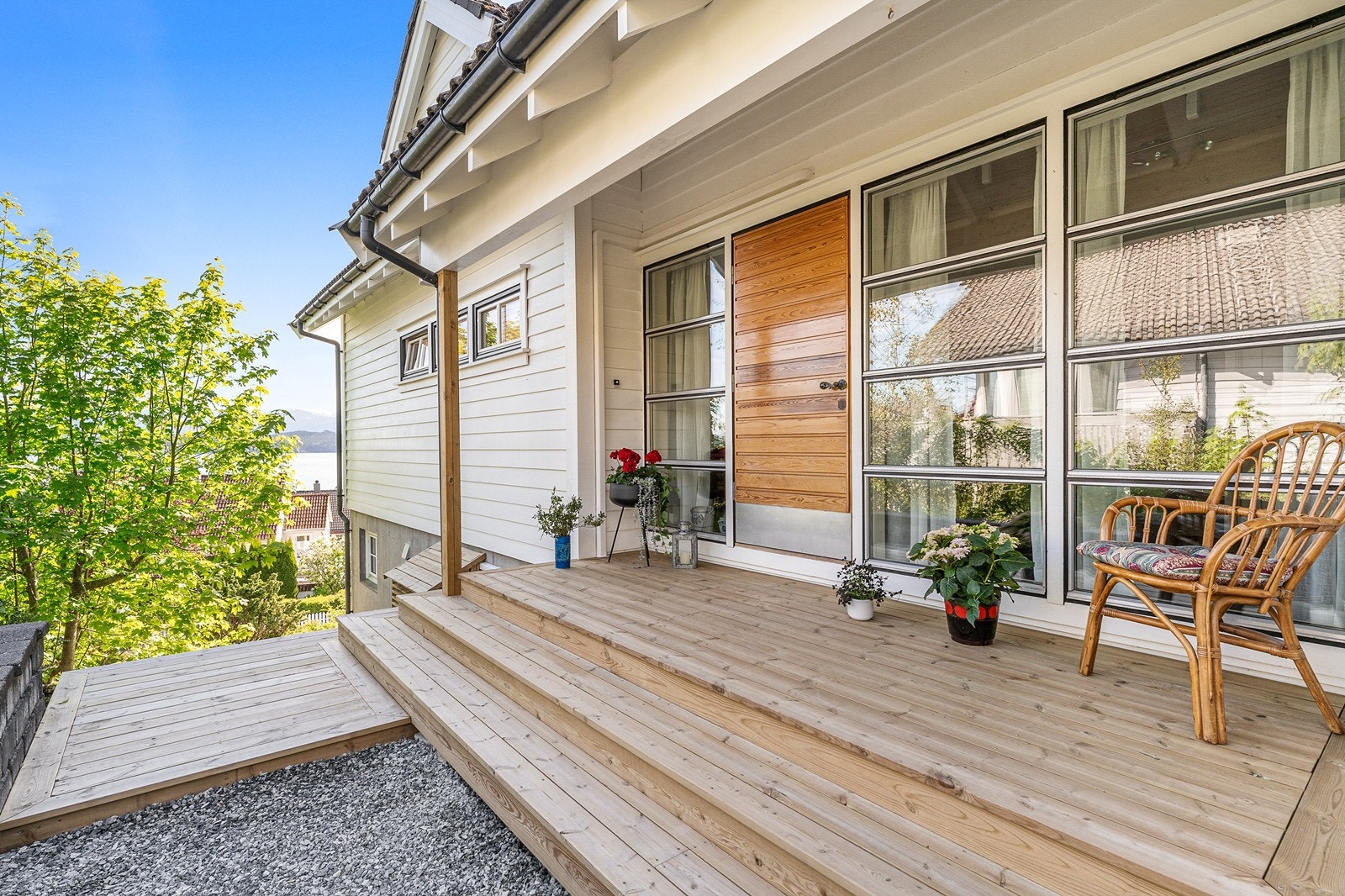 Nytt terrassedekke og platting ved inngangsparti 2023 Galleribilde