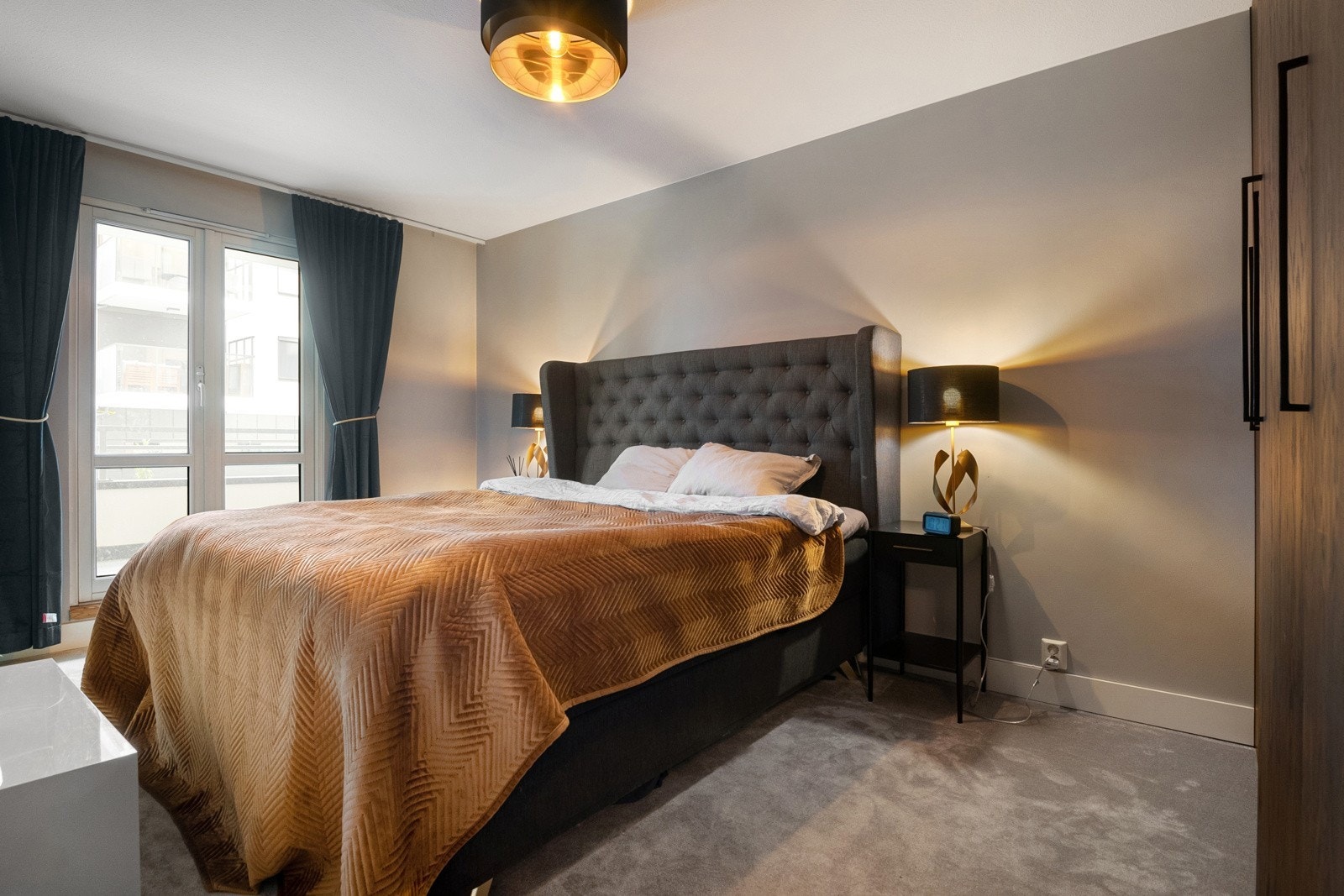 Her får du hotellfølelsen hjemme! Garderobeskap t.h. Galleribilde