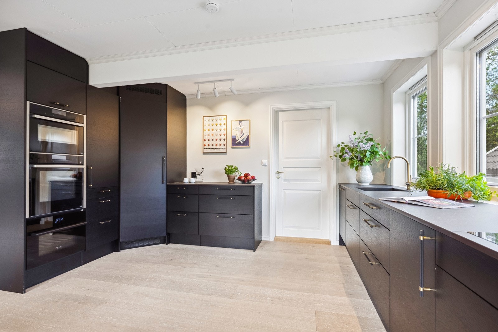 Det er også oppvaskmaskin og kjølehjørne fra Norcool. Galleribilde